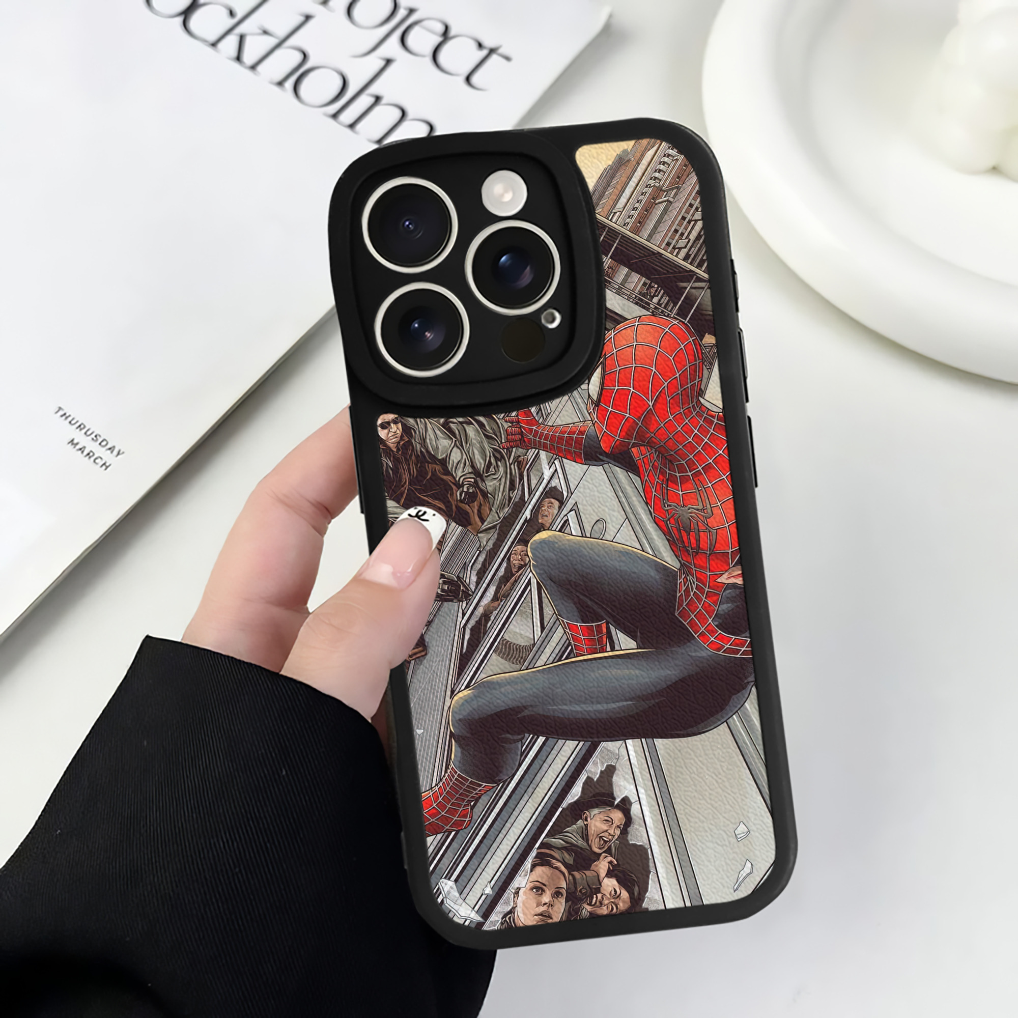 Spider Man スパイダーマン 【iPhone 16シリーズ対応】シリコンスマホケース（レザー調） 材質：シリコン
